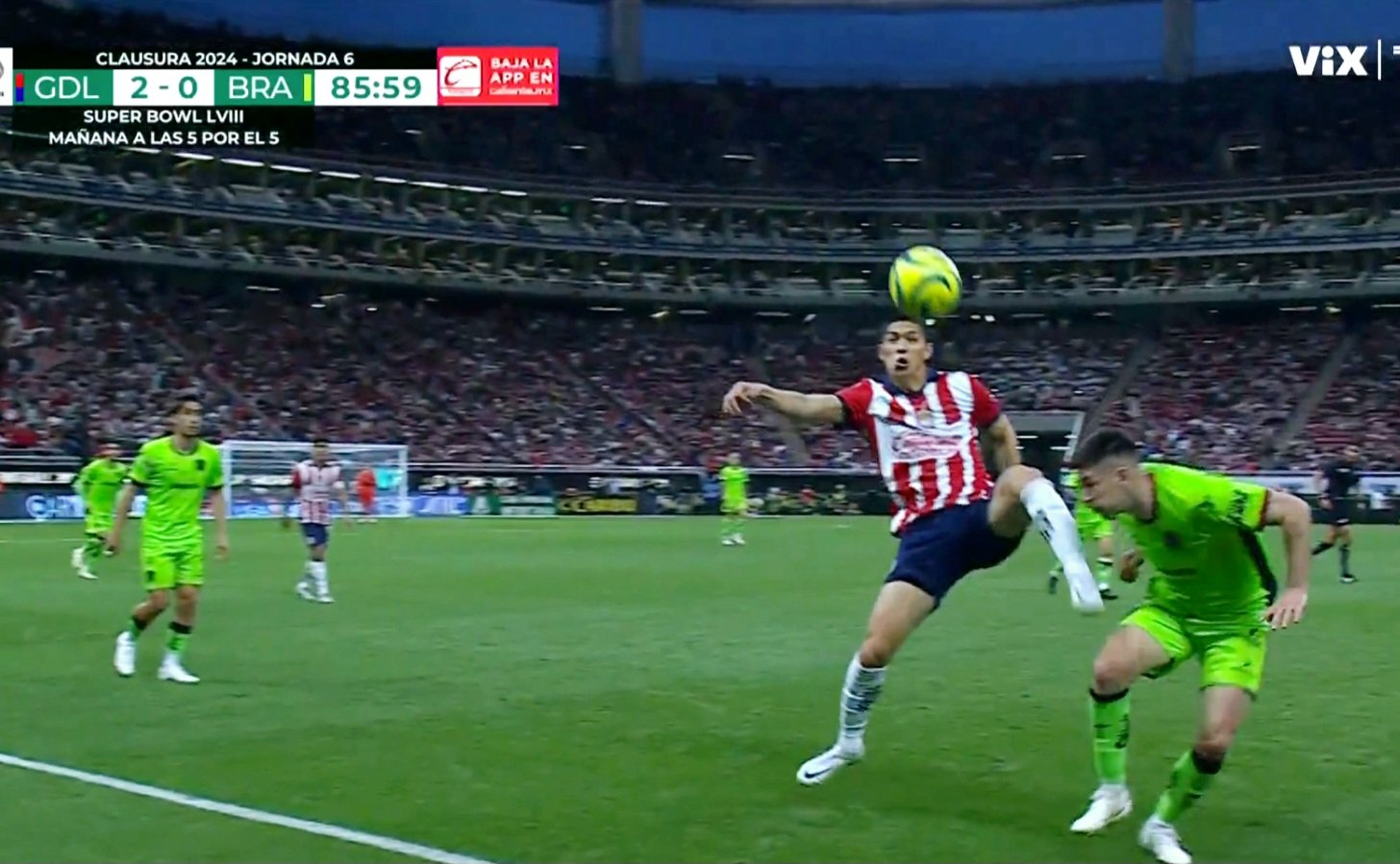 Leo Sepúlveda, ex del Salamanca UDS, debuta en Primera de México junto a Chivas... ¡con roja a los seis minutos y el apoyo de Fernando Gago!