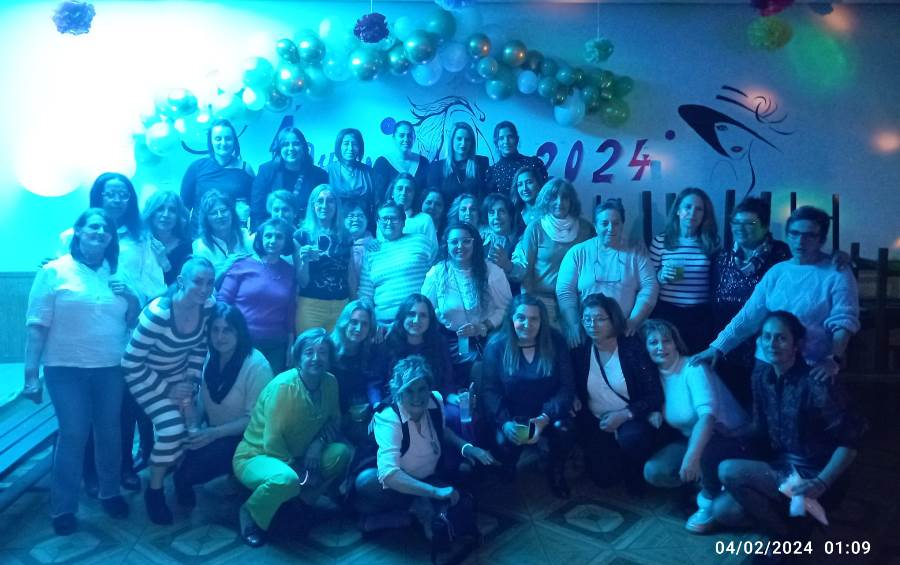 Un total de 44 mujeres festejan juntas las Águedas en Robleda
