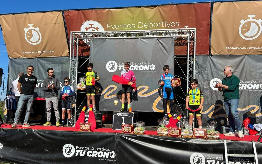 Gran fiesta ciclista en Gallegos de Argañán con 200 jóvenes de toda la región