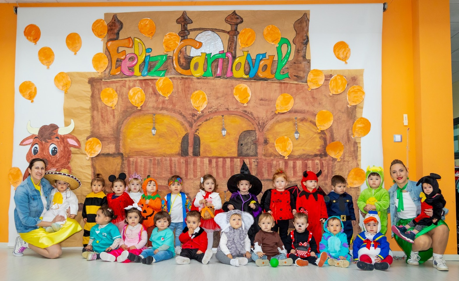 La Escuela Infantil se disfraza para celebrar un baile