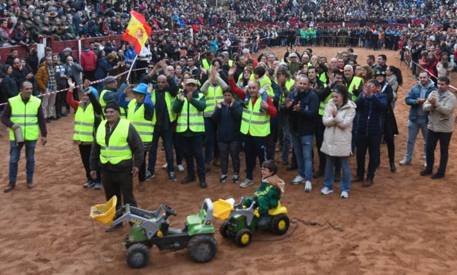 Afecir apoya a agricultores y ganaderos resaltando que no podemos permanecer de brazos cruzados