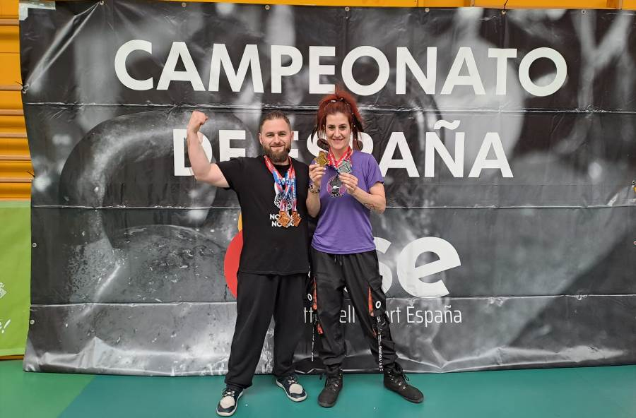 Cristina Sánchez y José Raúl Manchado logran 5 podios en el Nacional de Kettlebell