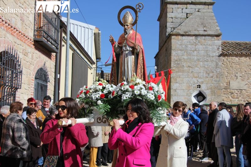 Los vecinos de Corporario acuden a la tradicional cita con San Blas