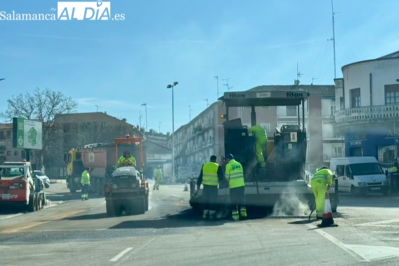 Reparado el asfaltado deteriorado apenas tres meses después de su colocación en el cruce con la carretera de Alba 