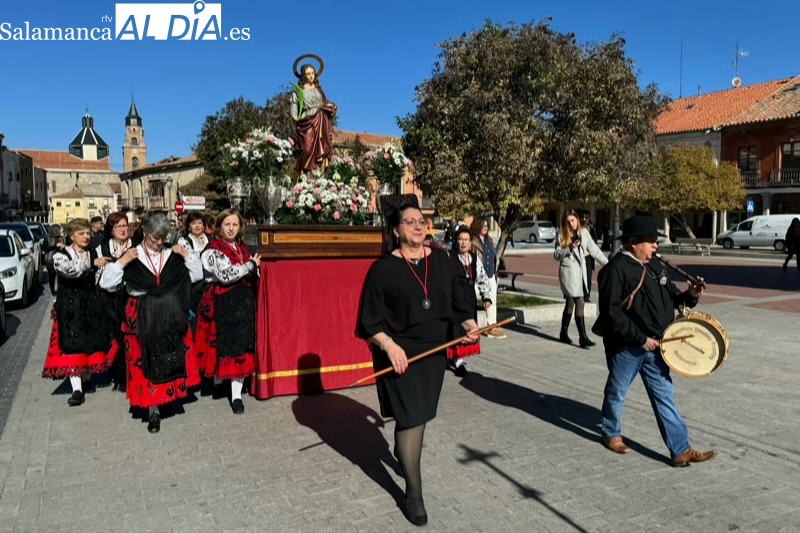 Santa Águeda recorre las calles de Peñaranda entre bailes y vítores