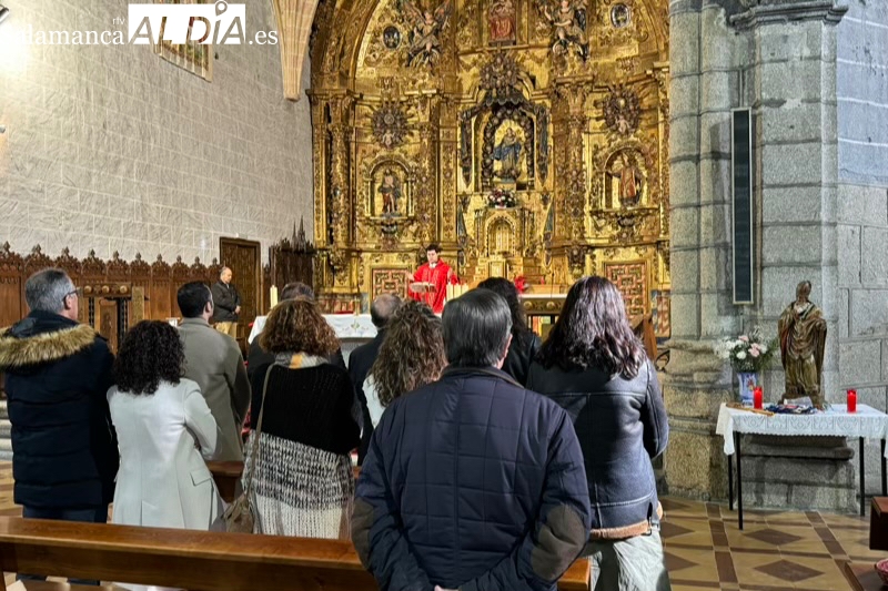 Macotera festeja a San Blas con un doble acto y decenas de participantes