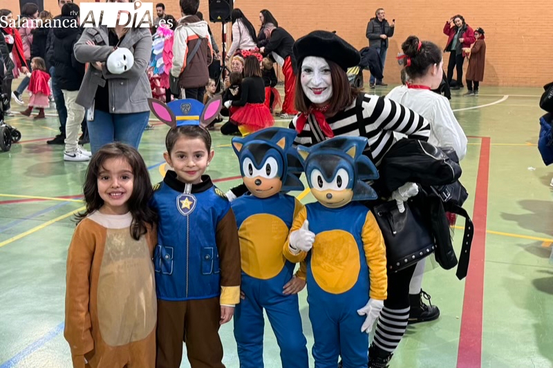 Cientos de familias celebran el carnaval en el gran baile infantil de Peñaranda