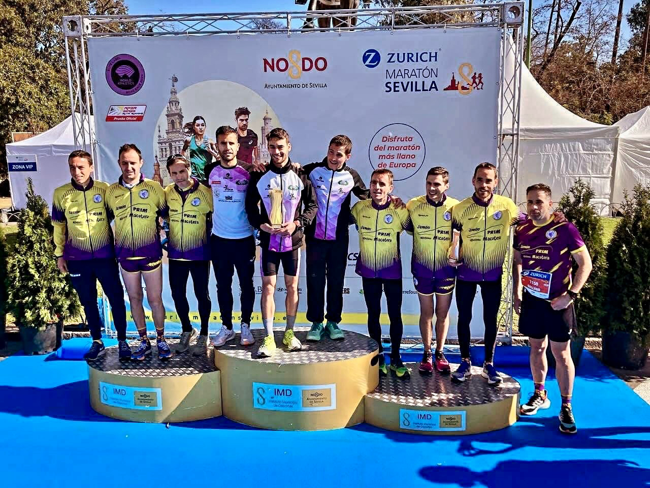 Los atletas del Club Atletismo Macotera, bronce en el Maratón de Sevilla