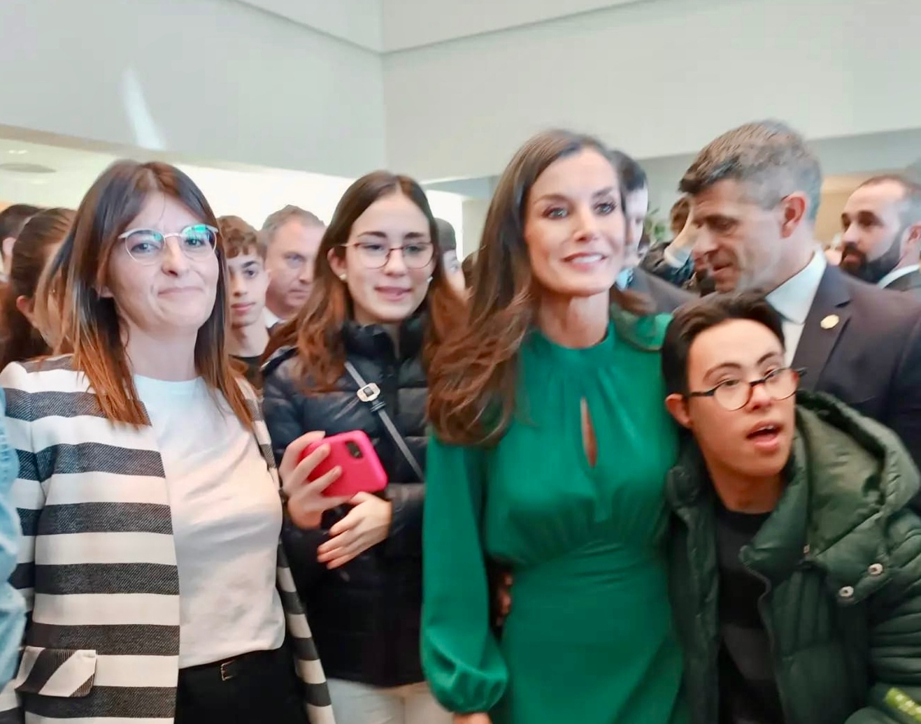 Alumnos y docentes ydel Colegio La Encarnación mantienen encuentros con la reina Letizia 