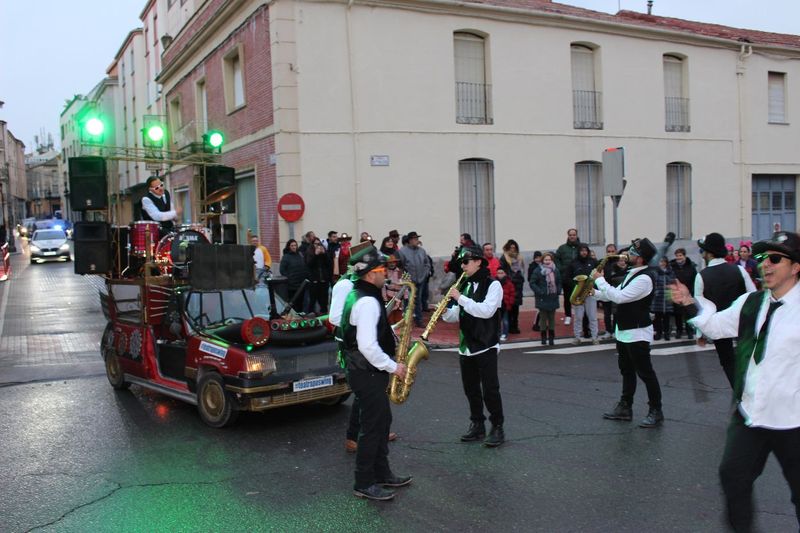Swing and Show y chichas ibéricas, en el domingo de Carnaval en Guijuelo