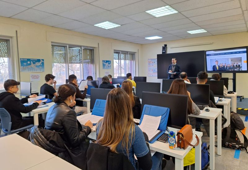 Futuros tripulantes de cabina de aviones para pasajeros se forman en Salamanca