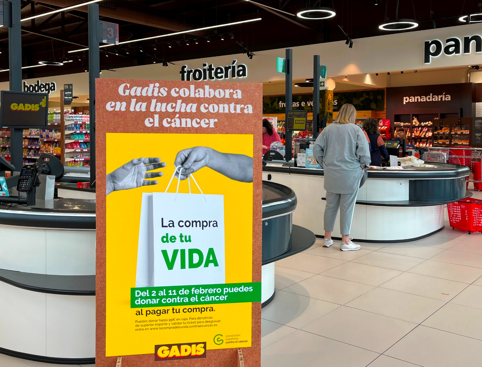 Los clientes de Gadis apoyan a la Asociación Española contra el Cáncer con 14.507 € 