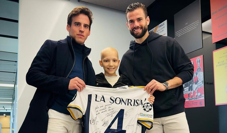 M4RÍA, la Princesa Futbolera Guerrera, con los jugadores del Real Madrid: Nacho, Militao, Courtois...