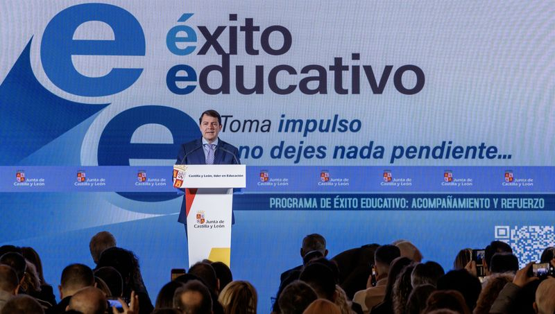 Mañueco pide a la comunidad educativa no bajar el listón porque sería resignarse al empobrecimiento