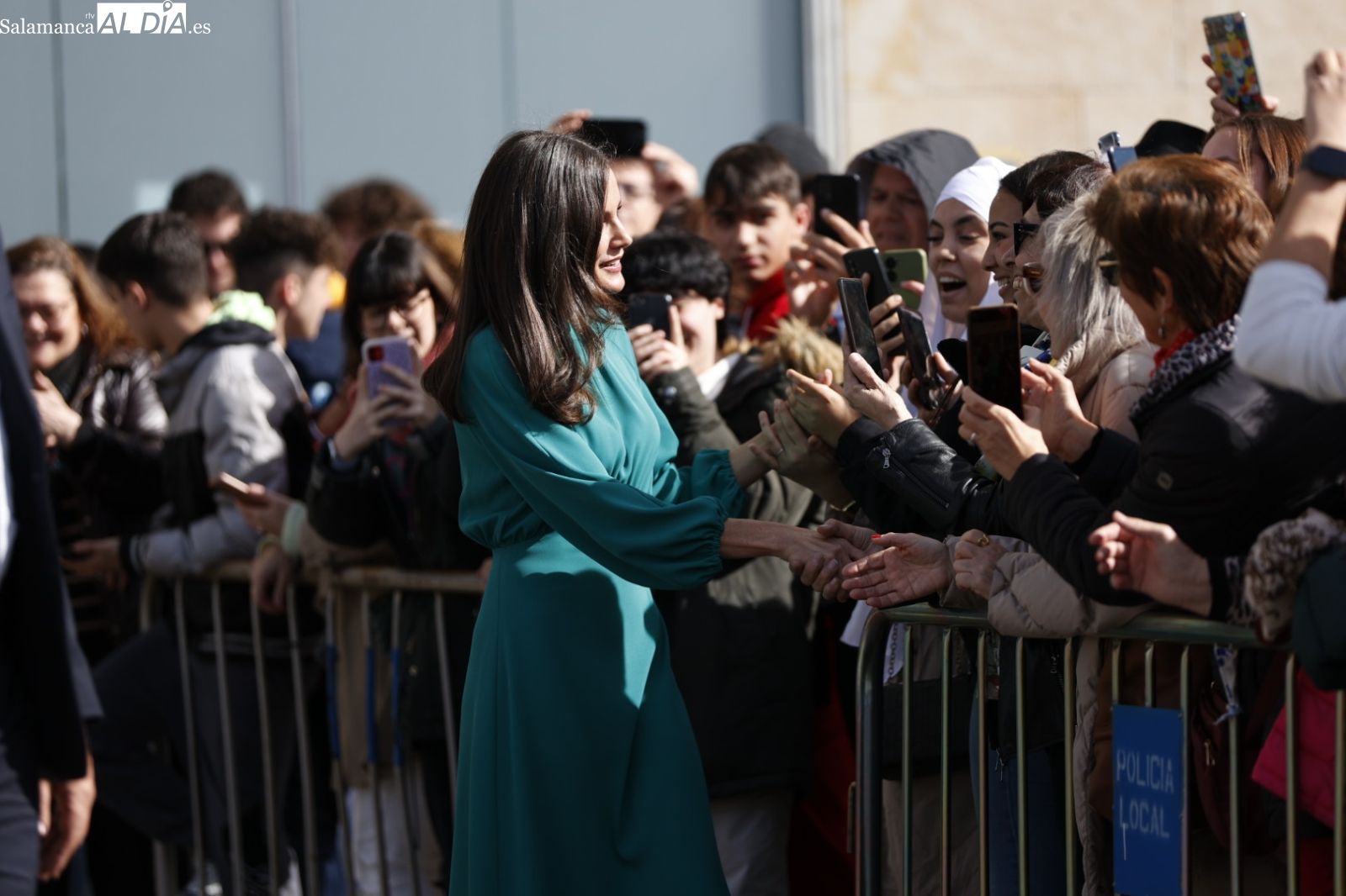 La simpatía y la cercanía de la reina Letizia conquistan Salamanca