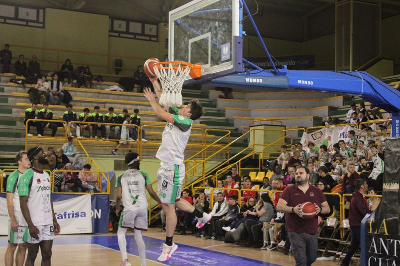 Xoborg La Antigua incorpora al salmantino Adrián Roa al primer equipo