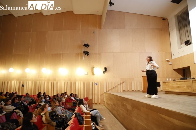 Marina Marroquí, contra la interiorización tóxica del amor romántico