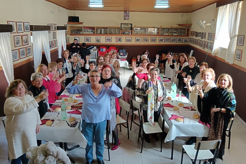 Paella y baile para celebrar Santa Águeda en Cipérez