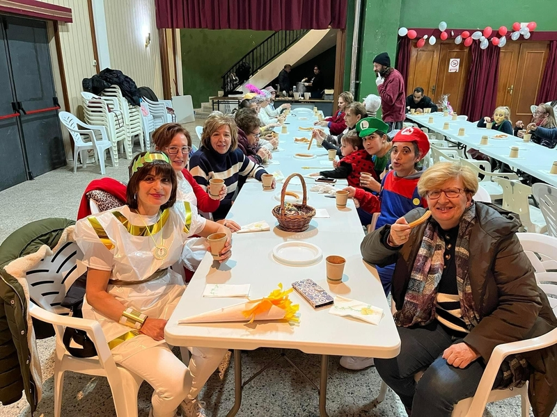 Pequeños y mayores disfrutan en Saucelle del antruejo