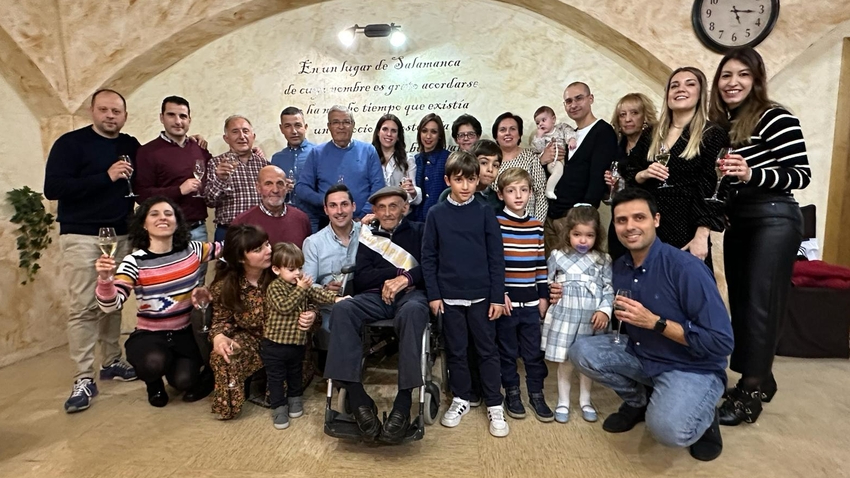 Francisco Vicente Hernández cumple 100 años rodeado de su familia en Vitigudino