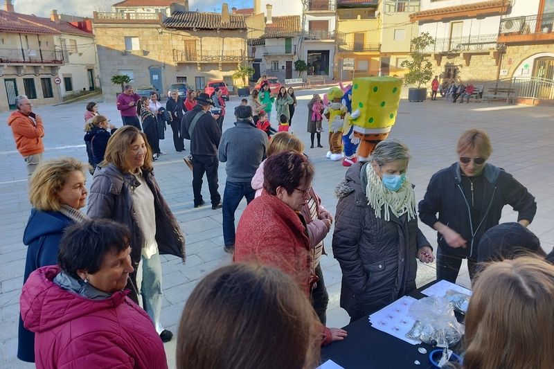 Pequeños y mayores disfrutan el Martes de Carnaval en Villarino