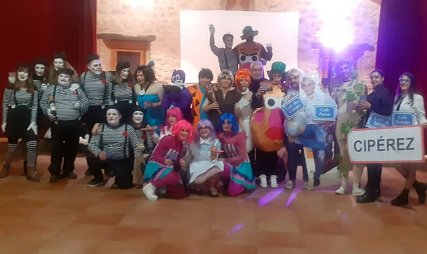 En Cipérez celebran el Carnaval con disfraces, baile y buena mesa