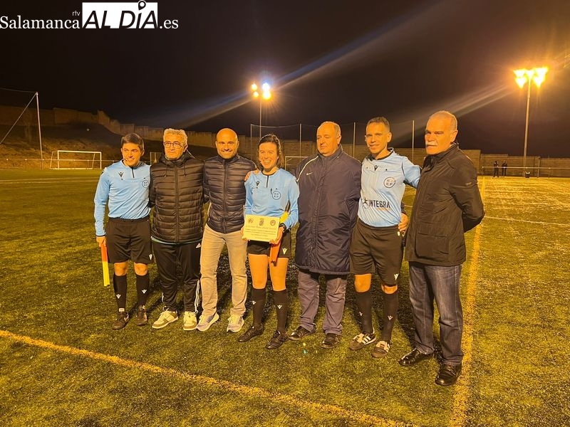Emocionante despedida a Tarna Zander, la árbitra estadounidense que ha conquistado Salamanca