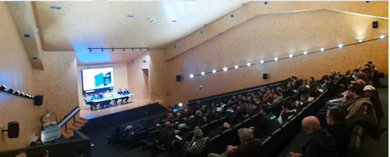 Los socios de Unionistas aprueban la sanción de cuatro de ellos durante ocho meses por las bengalas y el tifo en el derbi de filiales sin entrar al Reina