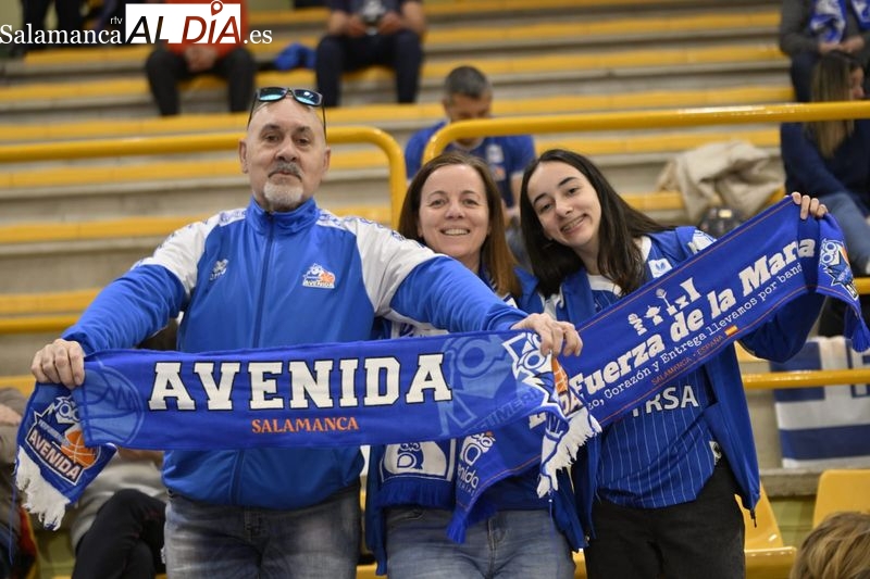 La Marea Azul no se pierde el partido del Perfumerías Avenida en el regreso del parón 