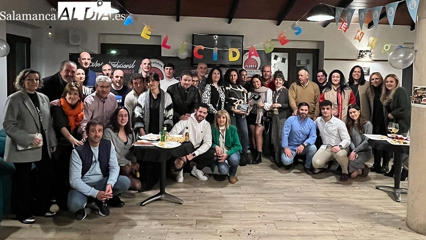 Empleados, familiares y amigos de Embutidos Flores celebran en Vitigudino el premio a la Mejor PYME de España