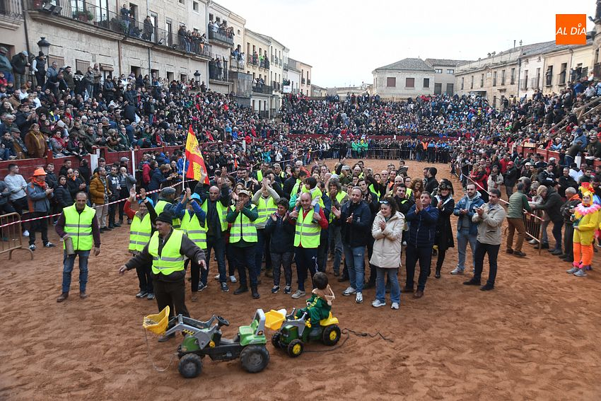 Ganaderos de Ciudad ROdrigo reivindicando en el Carnaval de Toro