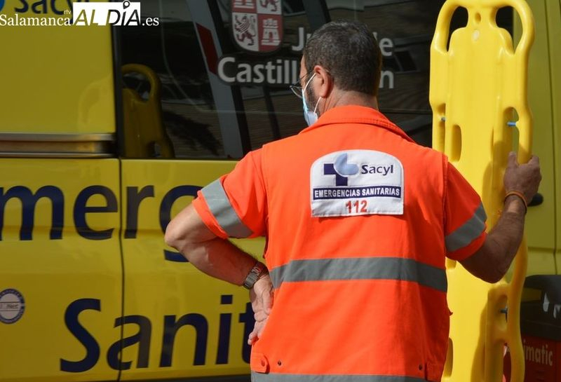 Trasladado al hospital un motorista al chocar contra un coche en Béjar
