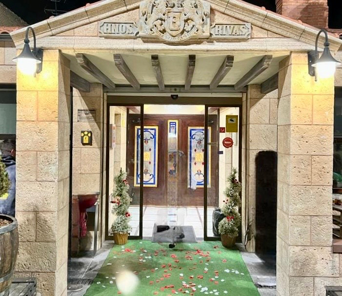 Sorpresas y buena gastronomía, protagonistas en El Oso y el Madroño de una cena especial de San Valentín el 17 de febrero