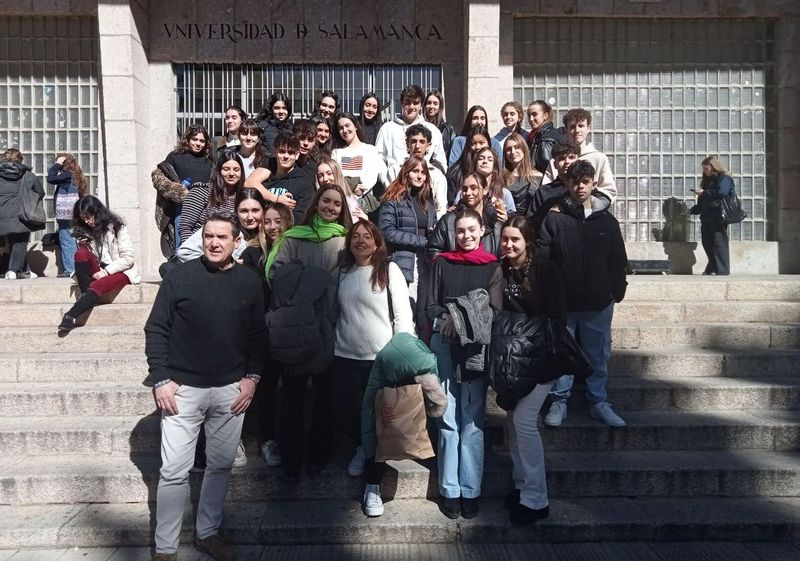 Alumnos de Bachillerato del colegio San Juan Bosco visitan la Facultad de Psicología de la USAL
