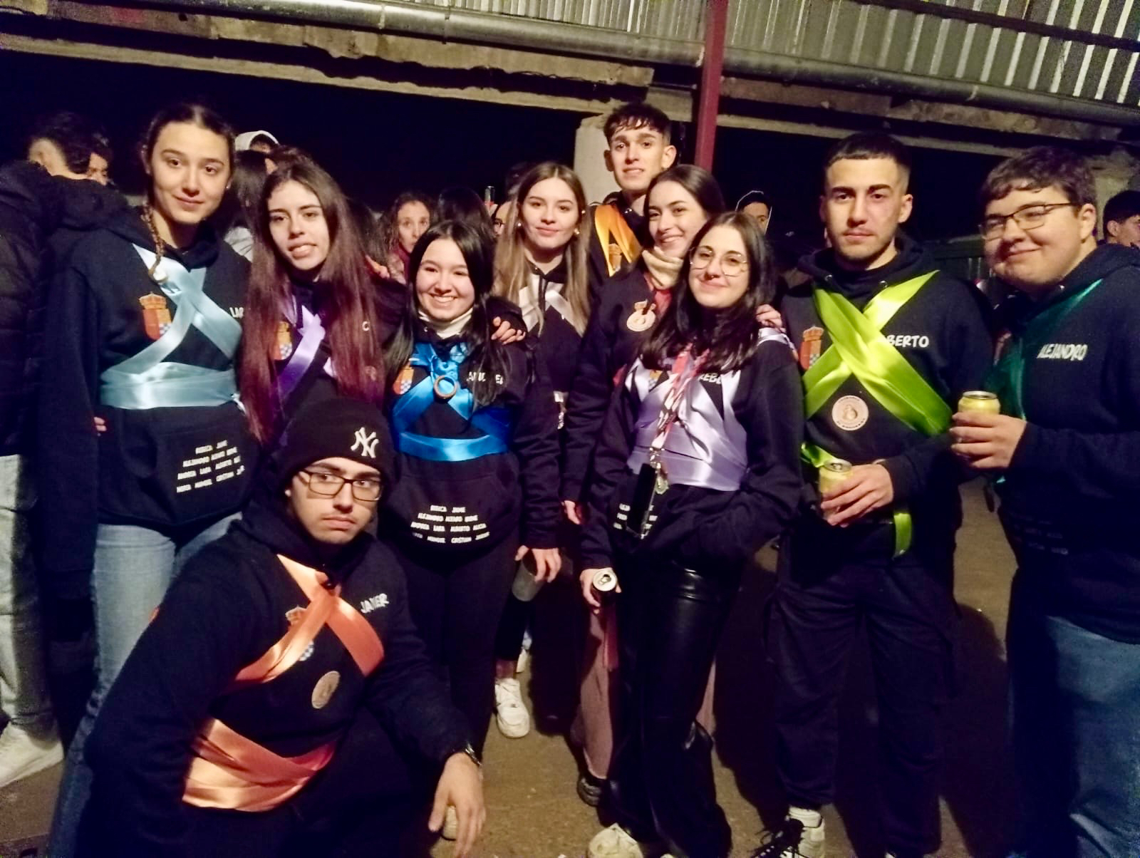 Villoruela acompaña y disfruta con los Quintos 05 en su animada fiesta