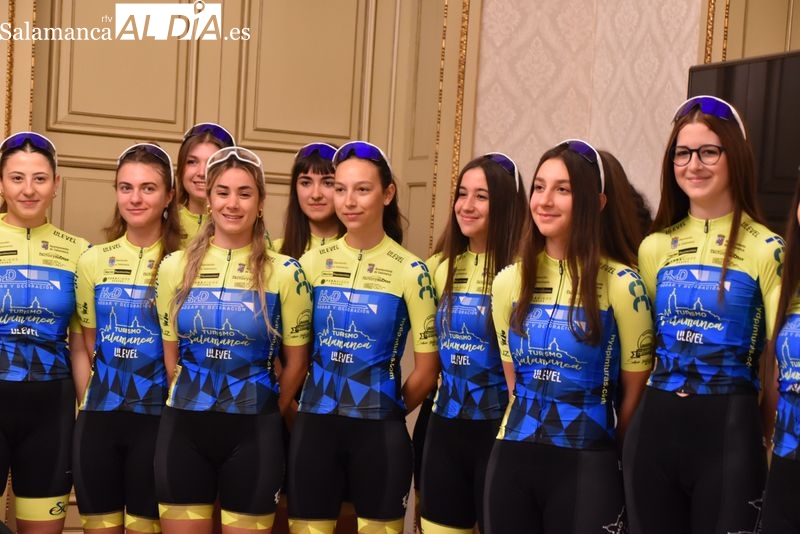  El Tubular Élite estrena maillot con los colores amarillo y azul de ‘El Cielo de Salamanca’