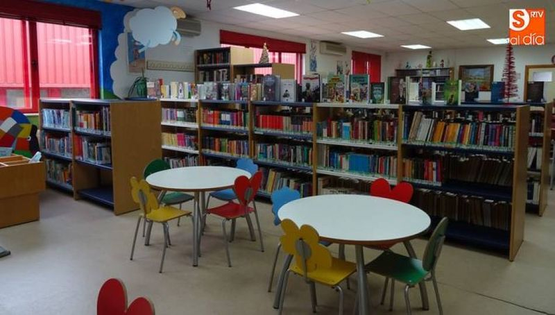 Francisco Javier Martín Prieto presenta Perspectiva 60 en la biblioteca de Cabrerizos