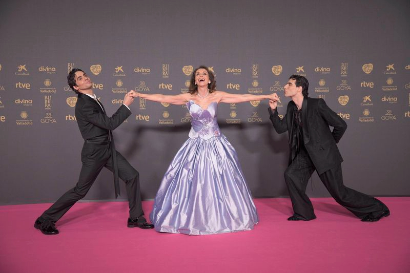 Looks de infarto en la alfombra fucsia de los Premios Goya 2024