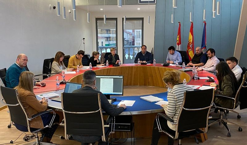 Colonias felinas, obras y los quintos, centran el pleno del Ayuntamiento de Guijuelo