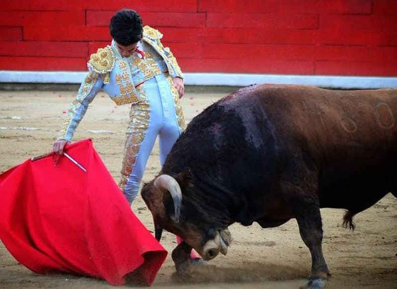 Marco Pérez indulta dos novillos en un espectacular inicio de temporada