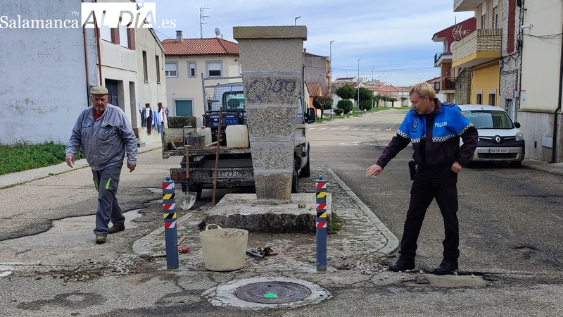 El Ayuntamiento de Vitigudino señaliza el monolito de la calle Laureados de San Fernando