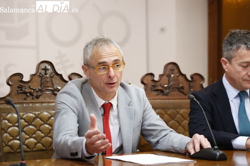 Contundente respuesta del rector de la Universidad de Salamanca a Santiago Abascal