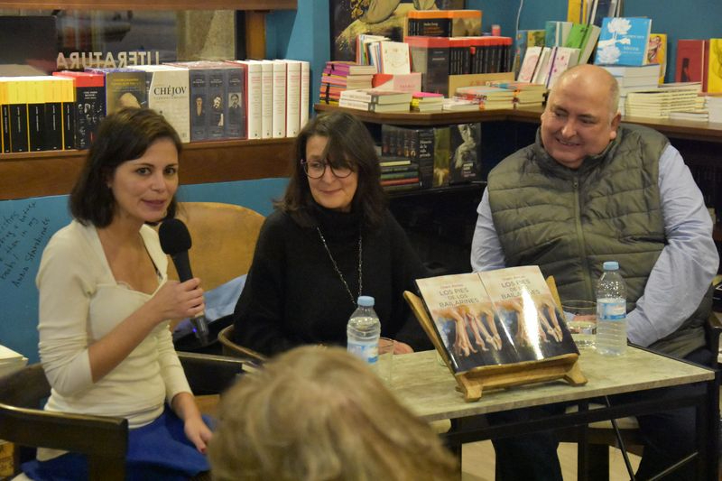 Los pies de los bailarines de Charo Alonso se presentó en la librería Letras Corsarias de la mano de Celia Corral y José Ignacio García