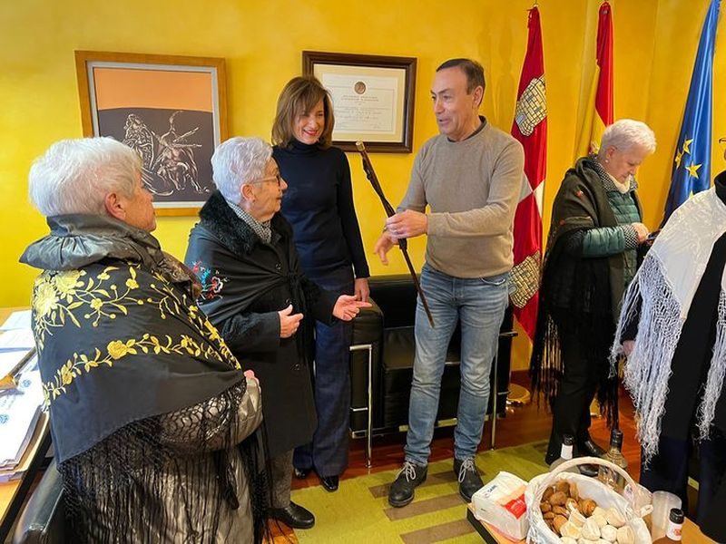 El alcalde de Carbajosa entregará el bastón de mando a las mujeres el lunes día 5 para celebrar el Día de Santa Águeda