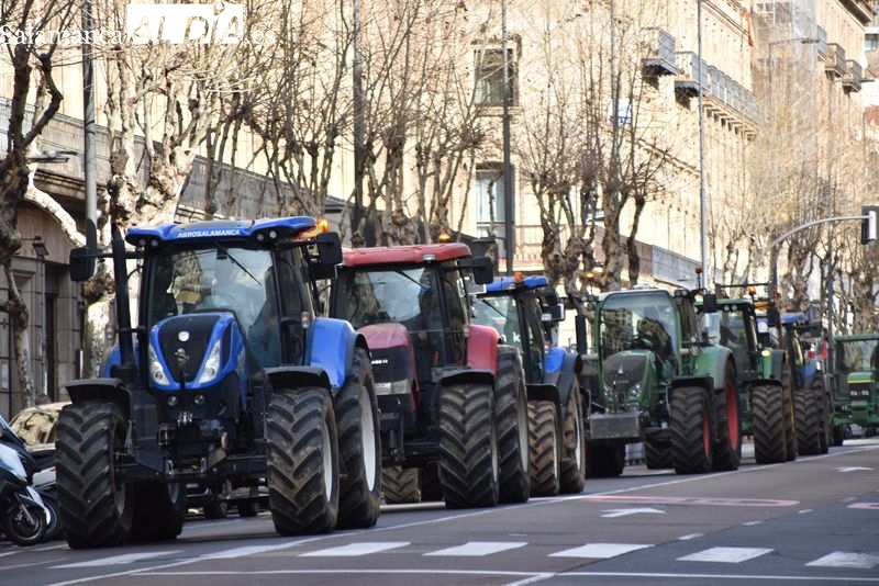 La Guardia Civil evita el corte de vías y el acceso a la capital de unos 15 tractores