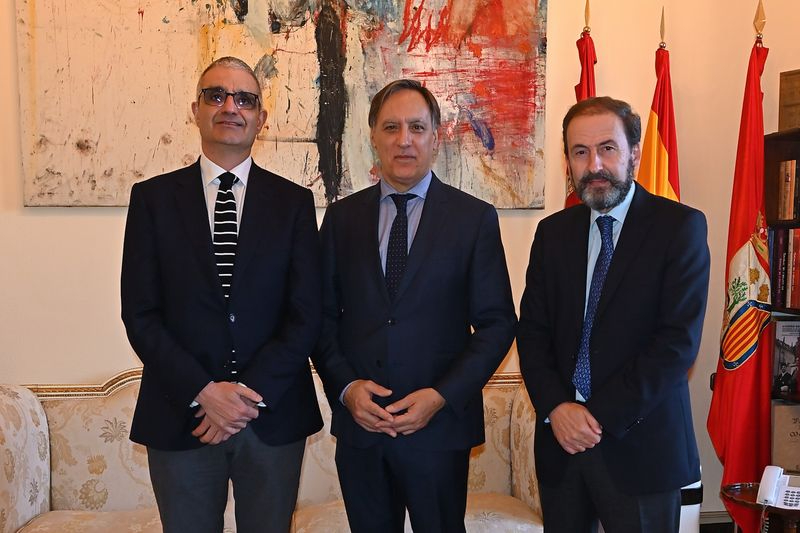 Carbayo traslada sus mejores deseos al nuevo director científico del Centro de Investigación del Cáncer  