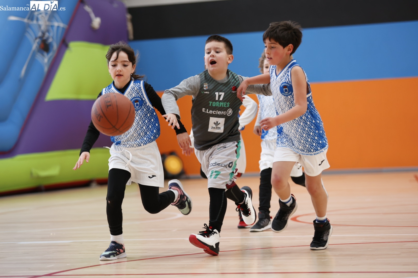 Los más pequeños se divierten este fin de semana gracias al PequeBasket charro