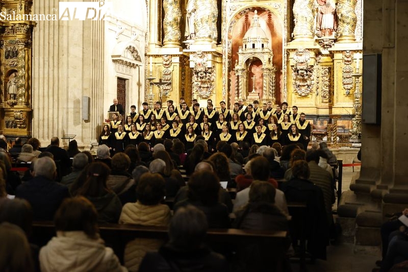 Emotivo Concierto de Pasión del Coro Tomás Luis de Victoria en La Clerecía