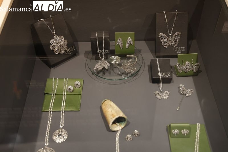 ‘Magia y oro, una nueva exposición para conocer la joyería tradicional salmantina 