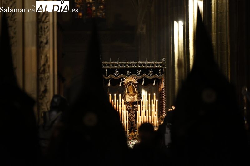 Salamanca arropa a La Soledad en una corta pero emotiva procesión